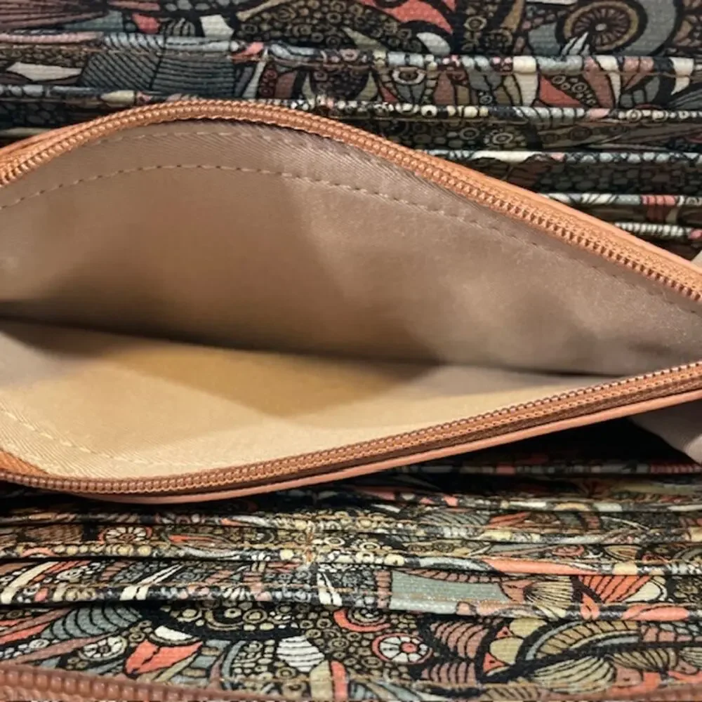 Sakroots Women's Large Siena Artist Circle Crossbody Bag. - Picture 8 of 8